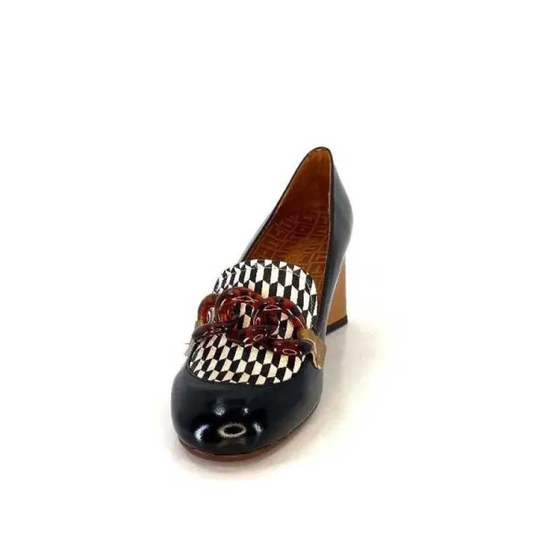 Anata Cuir Vernis Noir*Chie Mihara Hot