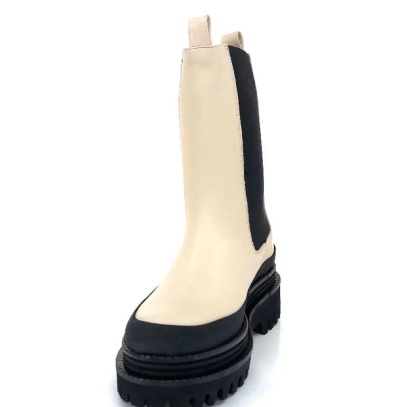 Carmen Cuir Ivory*Paloma Barcelo Hot